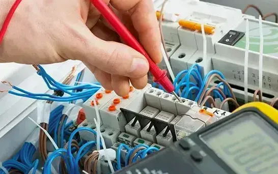 Professional electrician in Eltham